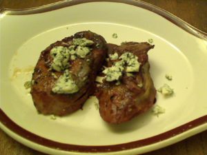 grilled fillet mignon with blue cheese