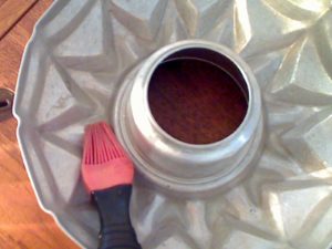 Ring mold being oiled