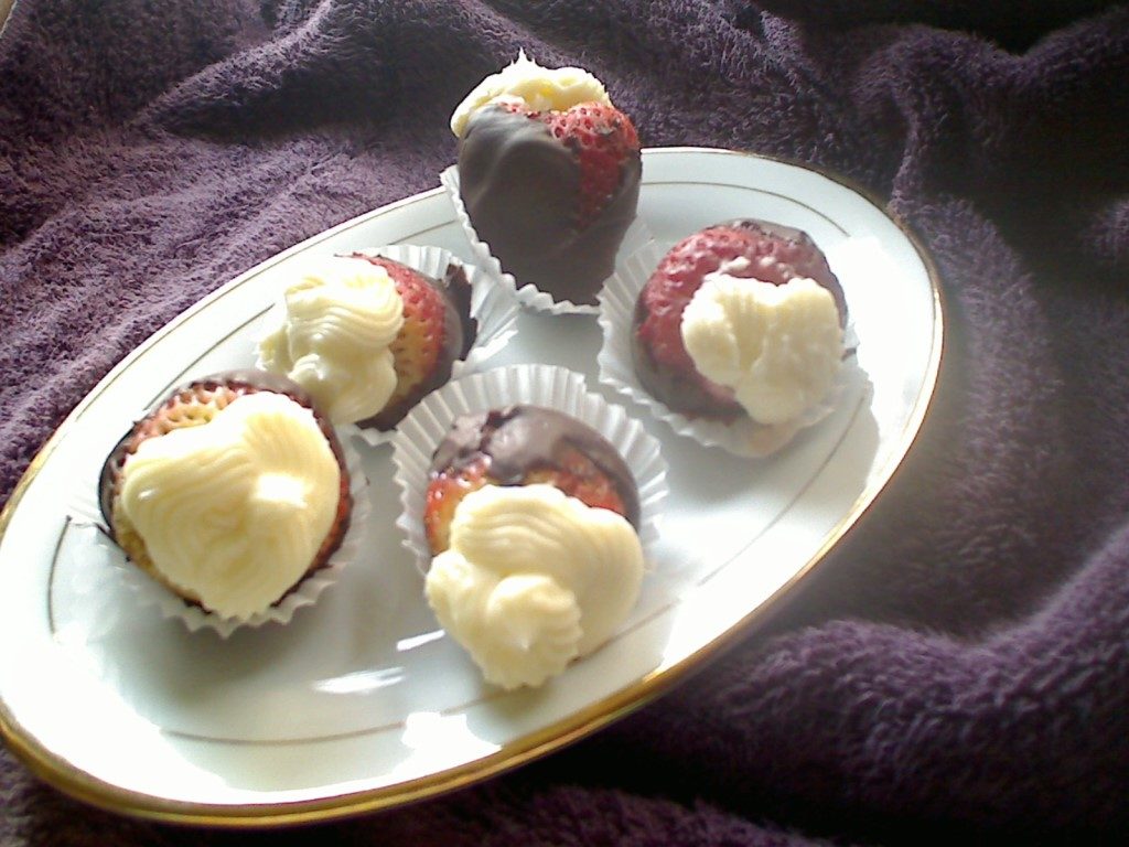 Cheesecake Stuffed Chocolate Dipped Strawberries