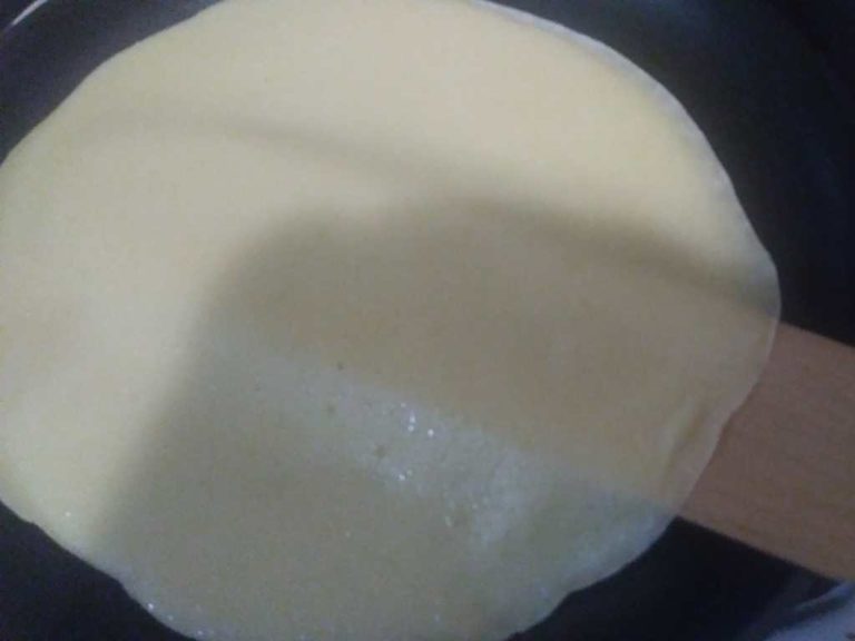 Flipping a crepe