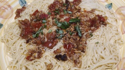 pasta with fresh tomatoes and clams