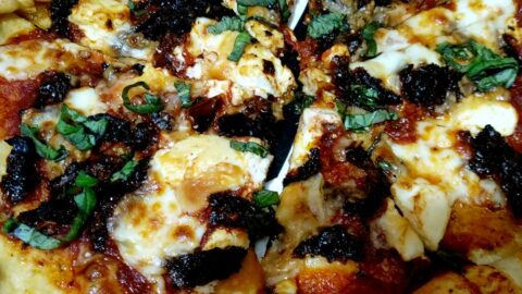 Goat Cheese and Sun-dried tomato pizza